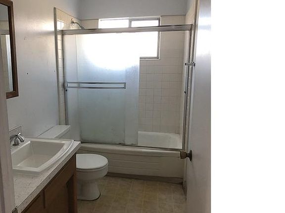 3rd image of 3163 Williamsburg Dr APT 4
