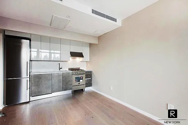 Rented by R New York | media 33