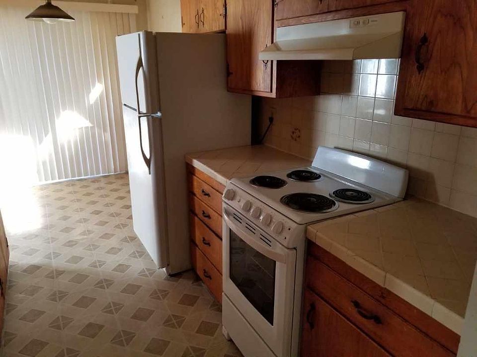 2nd image of 2906 Abbey St #B