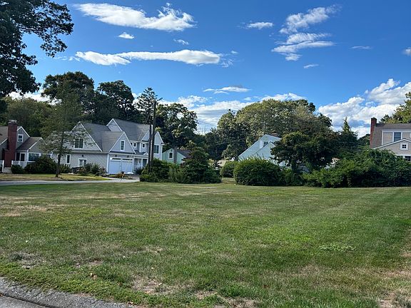 2nd image of 61 Whitecap Road