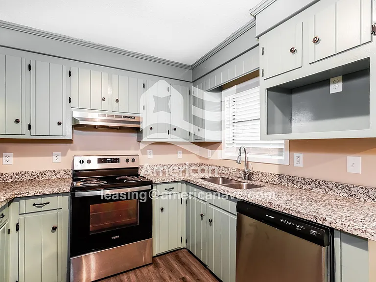 697921_006_kitchen_6.jpg