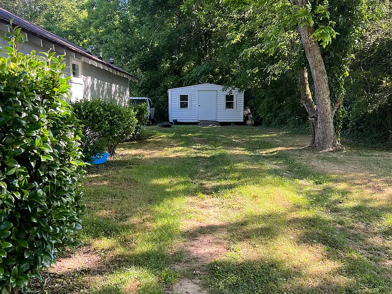 912 W College St — Photo 17
