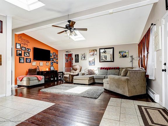 2nd image of 1889 Shady Ln