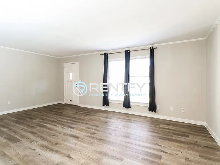 623 S New Hope Rd #4 — Photo 2