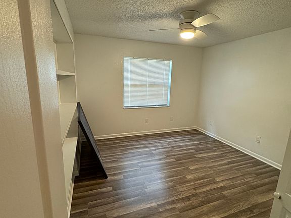 3rd image of 3814 Southview Dr