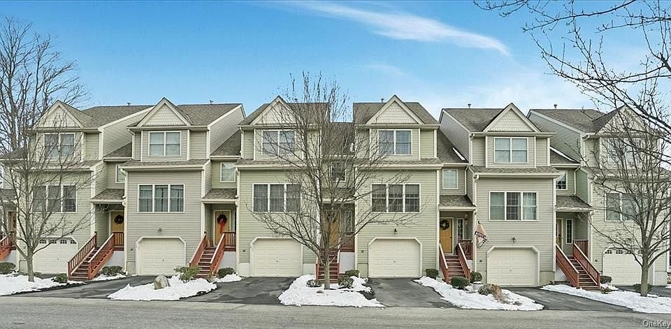 1st image of 21 Winhaven Ct #10