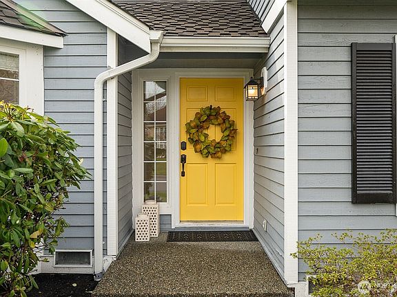 3rd image of 2439 235th Avenue NE
