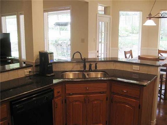 5th image of 124 Pahoiki Ln