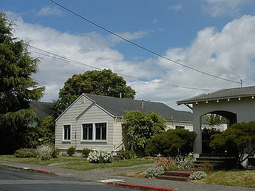 262 12th St Photo 1