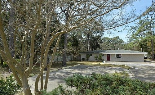 3rd image of 608 S Tyndall Pkwy