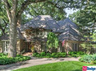 9611 Oak Cir, Omaha, NE 68124