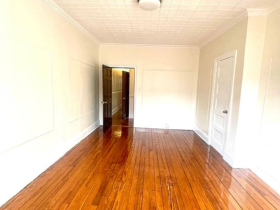 2nd image of 1355 Pacific St APT 3B