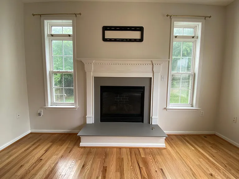 Propane gas fireplace