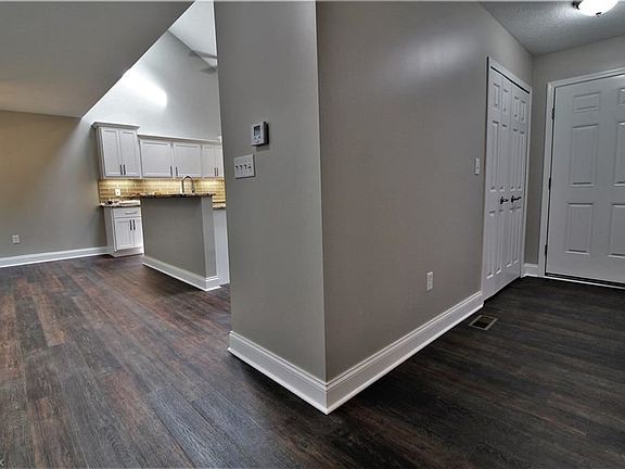 3rd image of 124 Waterford Way