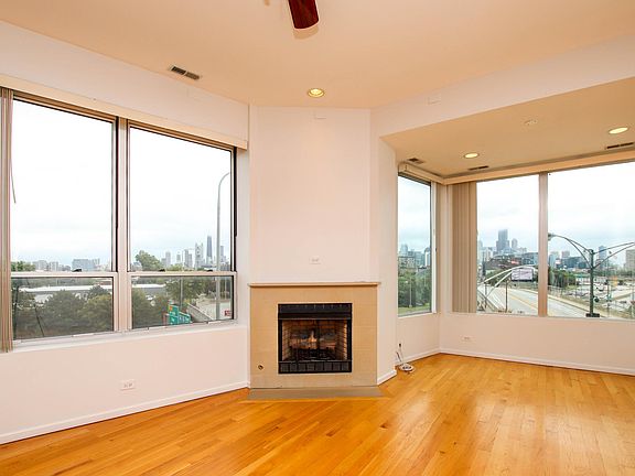 3rd image of 1001 N Milwaukee Ave APT 301