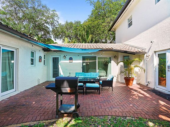 3rd image of 833 SW 17th St #1-2