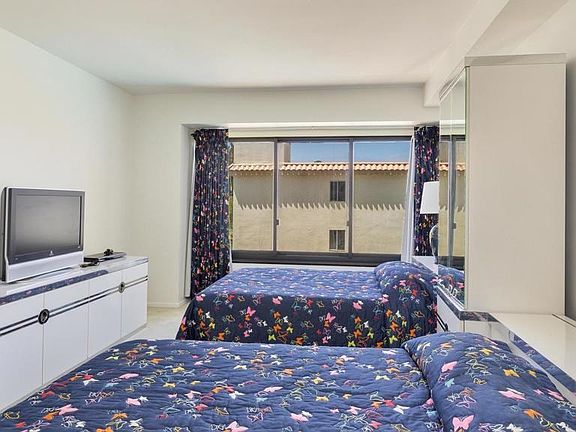 4th image of 939 Coast Blvd Unit 6H