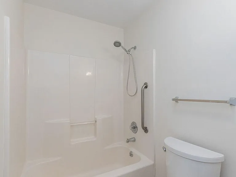 Bedford Lake Apartments — Photo 14