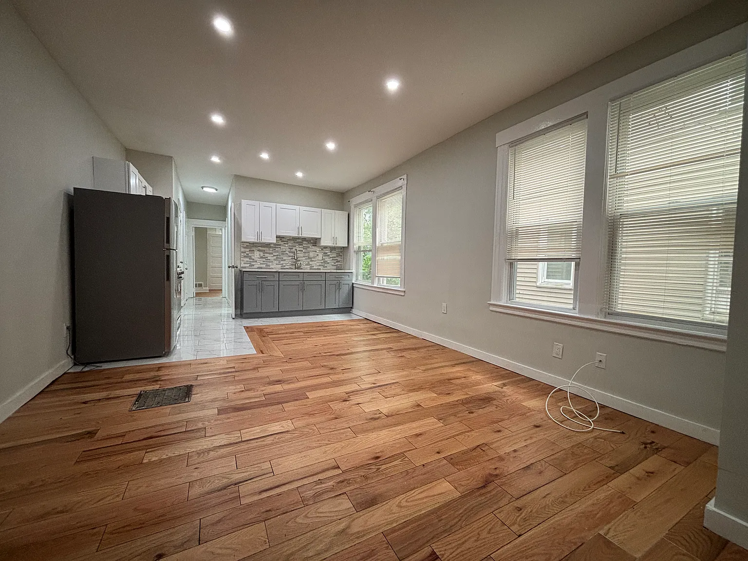 3 bed, 1.5 bath, 1200 sqft, $1,985 — Photo 3