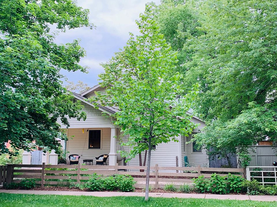 2036 Mapleton Welcome to the neighborhood!