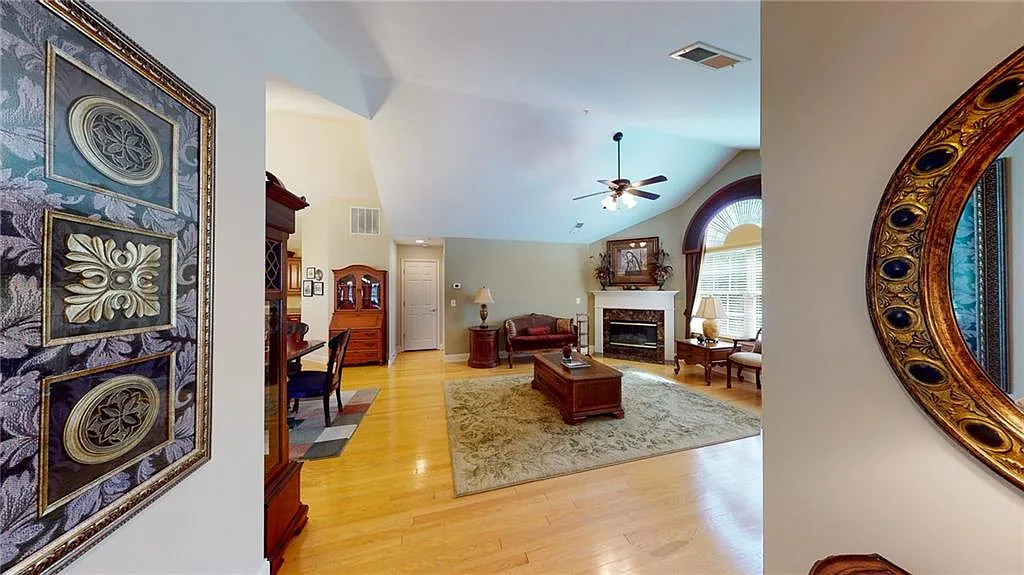 2 bed, 2.0 bath, 1975 sqft, $2,500 — Photo 2