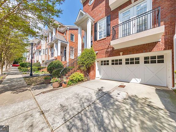2nd image of 1043 Emory Parc Pl