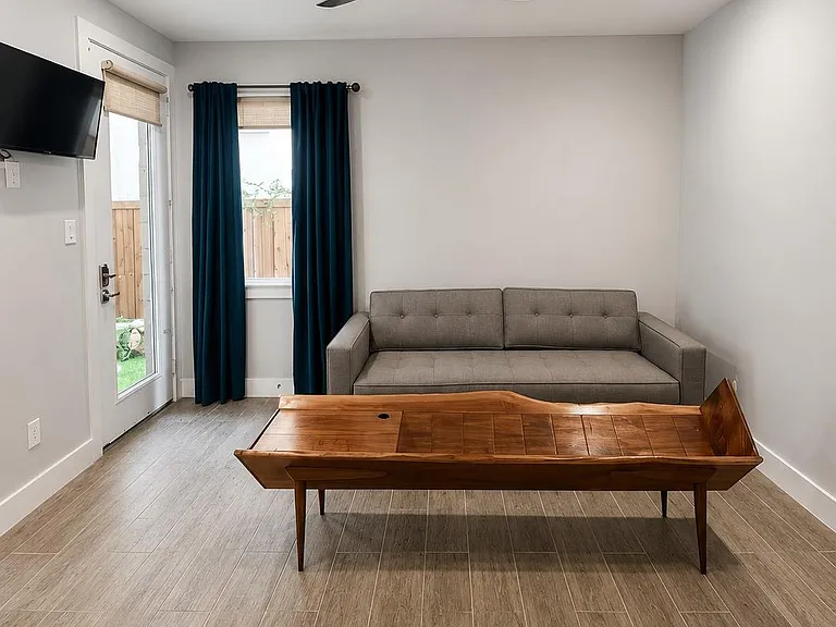 2211 Worthington St — Photo 3