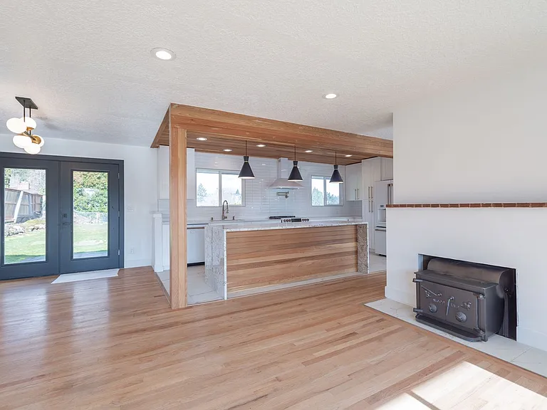 219 NW 19th Ave — Photo 11