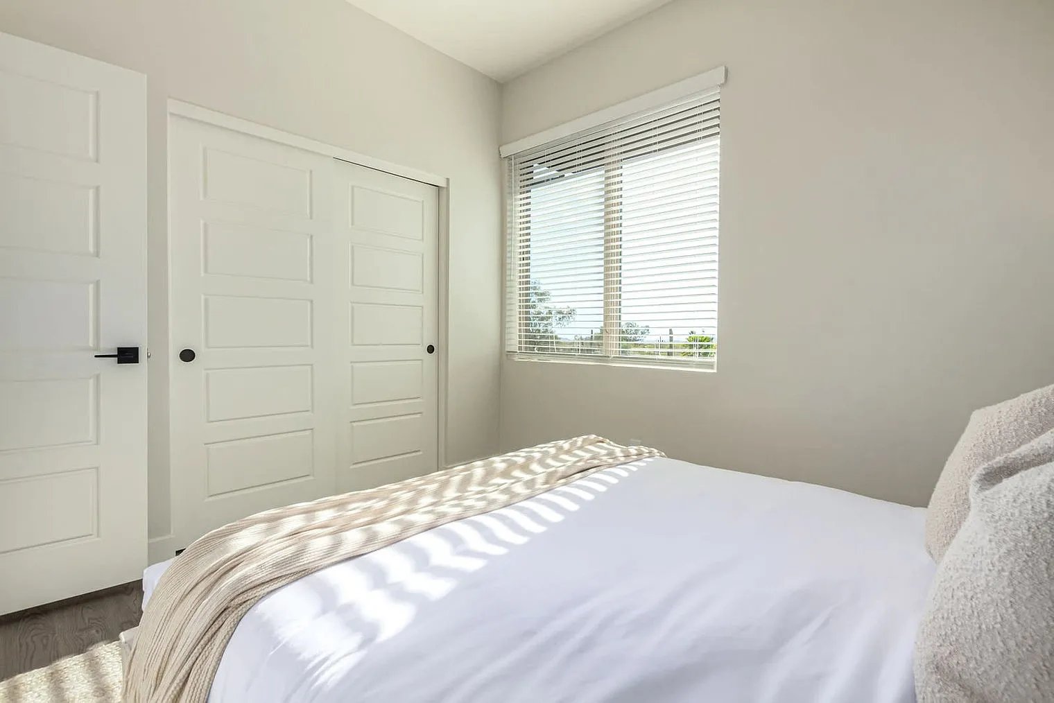 2 bed, 2.0 bath, 1162 sqft, $3,491 — Photo 4