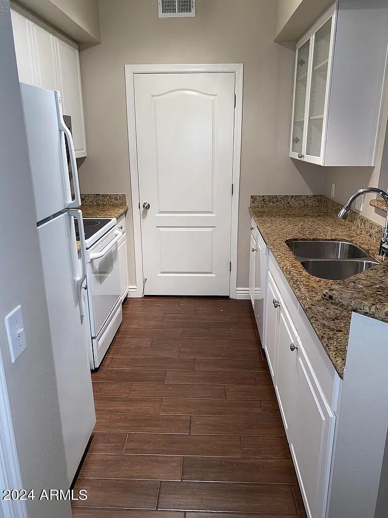 2 bed, 2.0 bath, 935 sqft, $1,675 — Photo 4