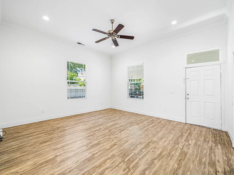 Frontroom 2