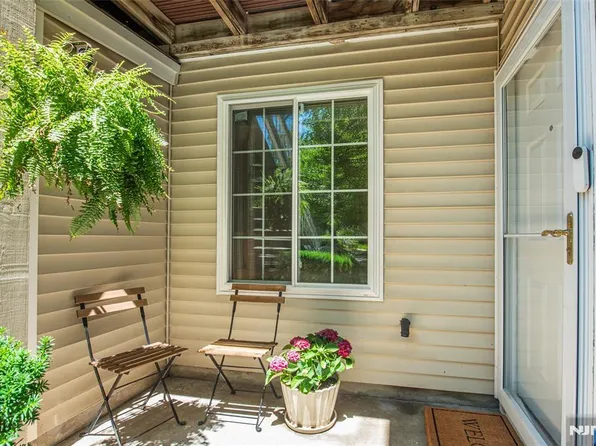 31 Sage Ct, Bedminster, NJ 07921