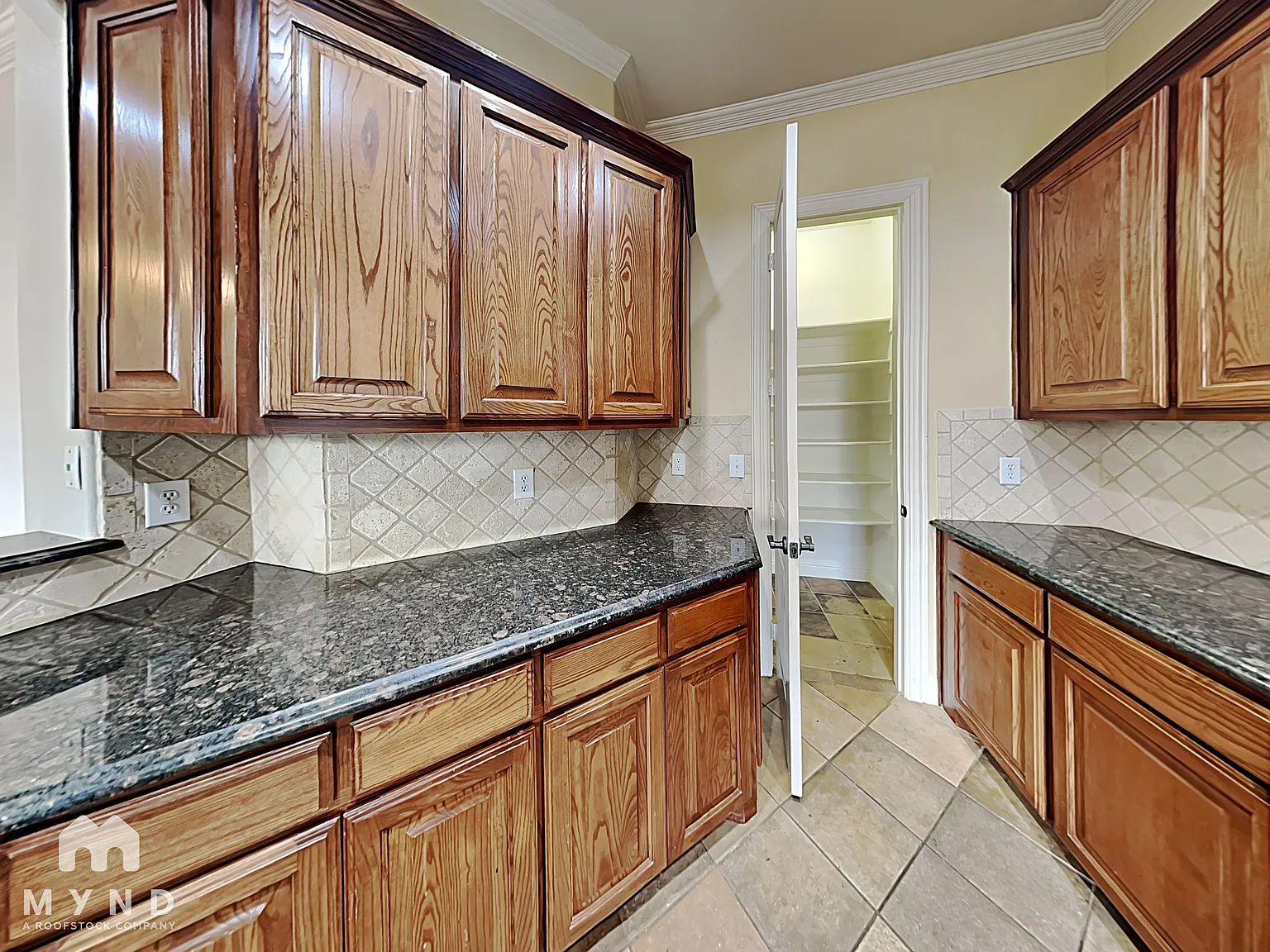 3 bed, 2.5 bath, 1910 sqft, $3,099 — Photo 4