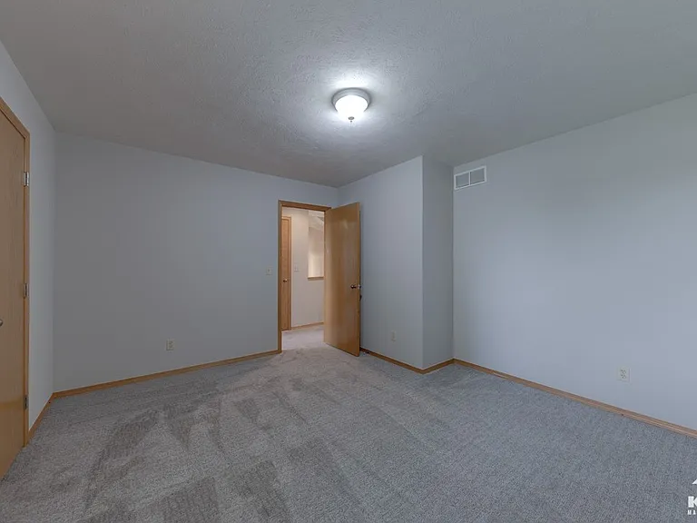 519 N Bristol Ct — Photo 20