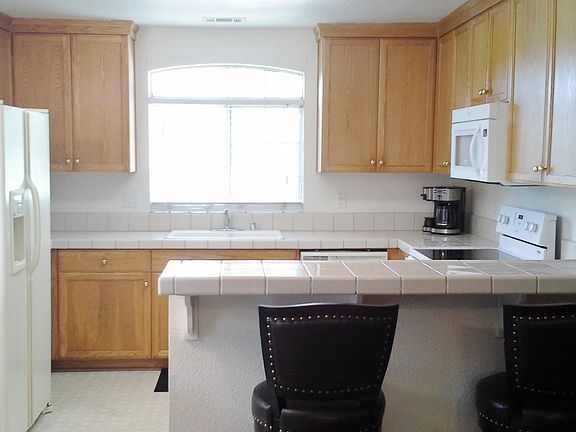 4th image of 1072 Chelsham Ave