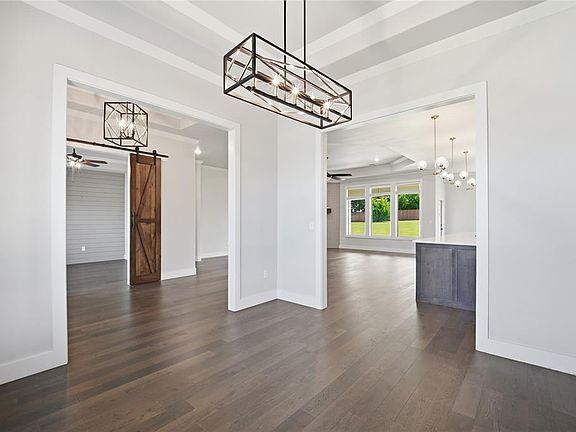5th image of 9921 Oakwood Dr