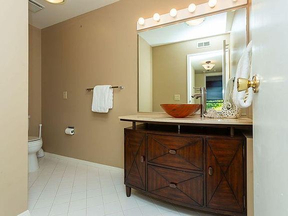 5th image of 578 Sarah Ln APT 404