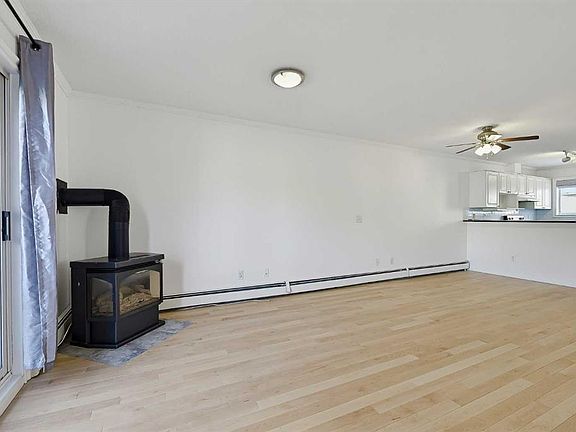 5th image of 1215 N 15th Ave SW
