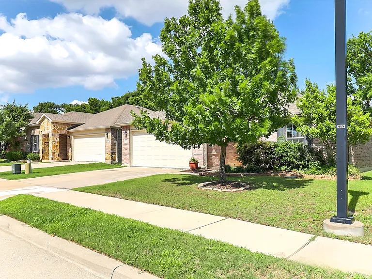 1713 Megan Creek Dr — Photo 27