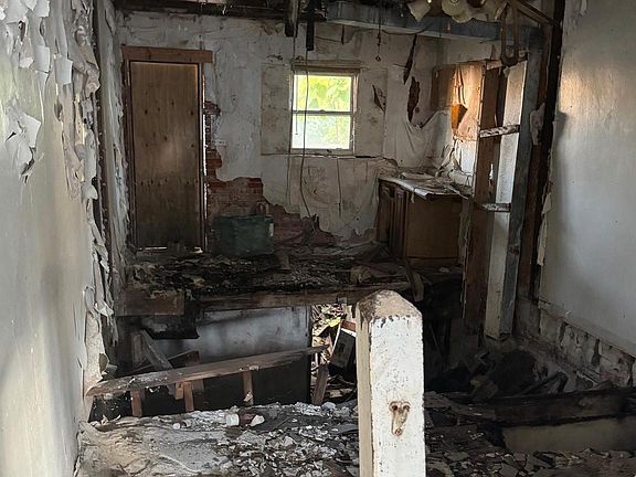 5th image of 1737 McKean Ave