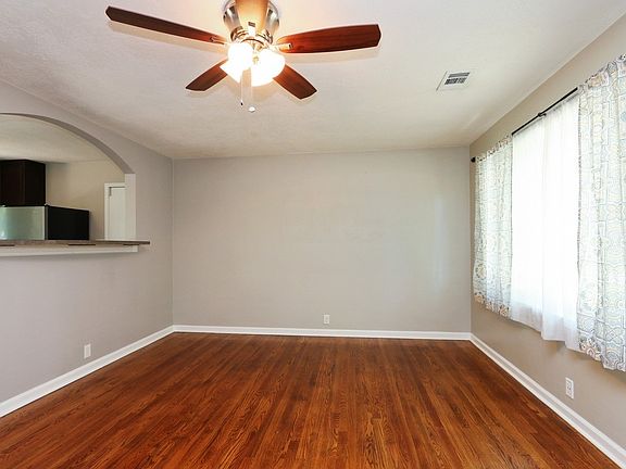 2nd image of 605 W Poor St