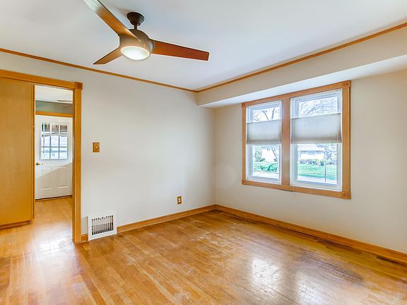4th image of 309 E Washington St