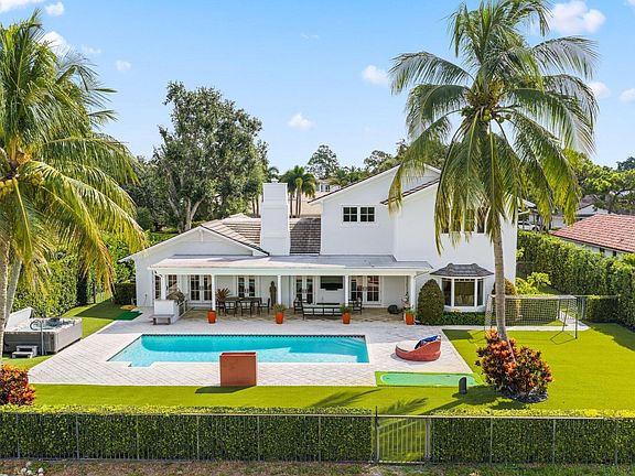 2nd image of 2892 Banyan Blvd Circle NW