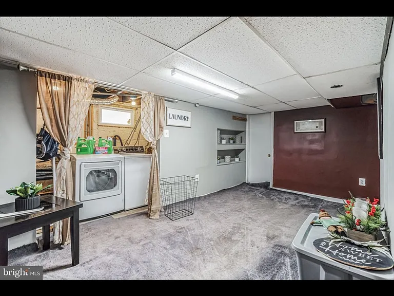 1133 Jefferson Ave — Photo 10