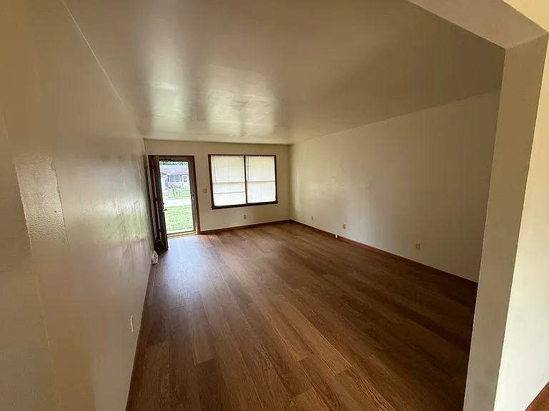 1519 Almond St SW — Photo 7