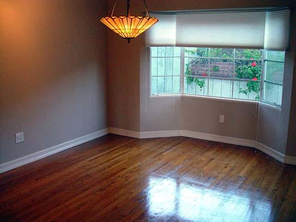 4th image of 4725 Park Blvd #27