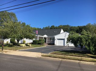 397 Raft Ave, Holbrook, NY 11741