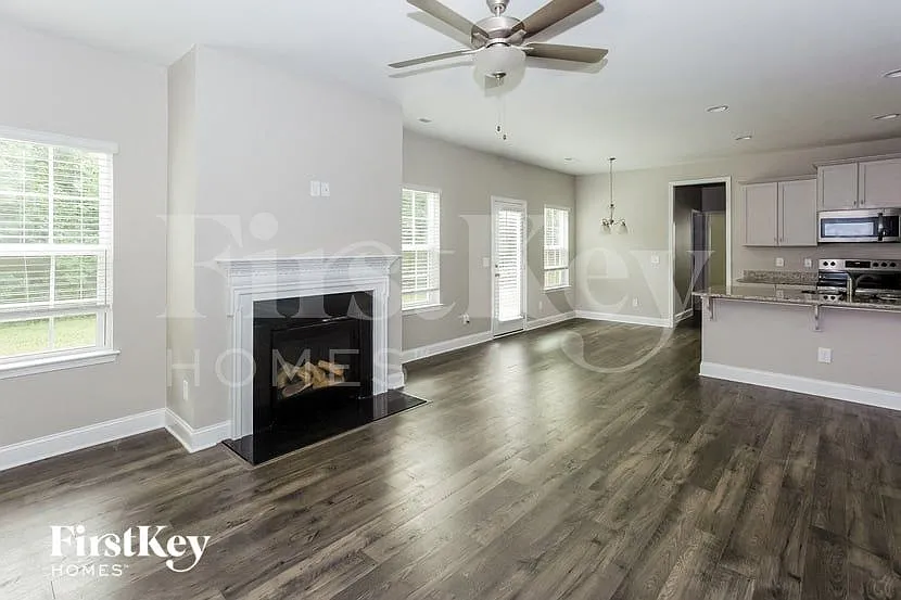 5 bed, 4.0 bath, 3000 sqft, $2,840 — Photo 4