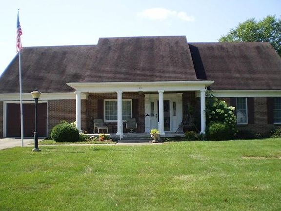 3rd image of 215 Gregory Dr
