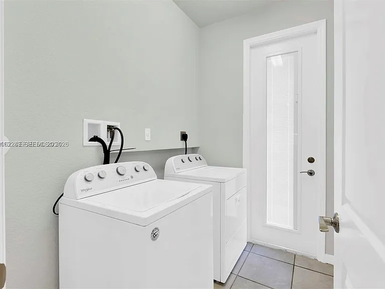 1240 Eucalyptus Dr #2 — Photo 20